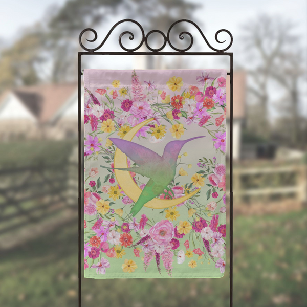 a picture of a hummingbird on a flowered background