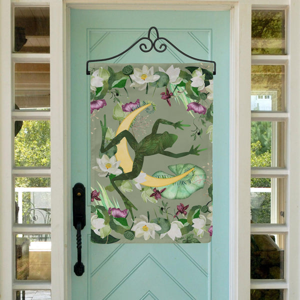 a blue door with a picture of a frog on it