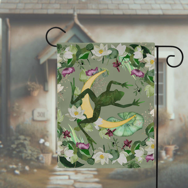 a picture of a house with flowers and a lizard on it